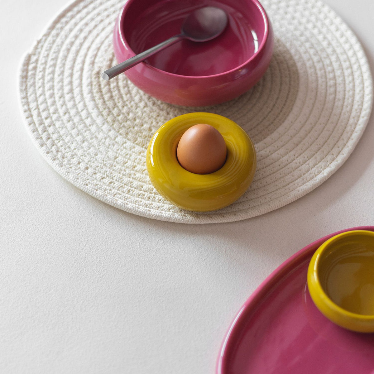 Billie eierdopje – geel & roze, ⌀ 10 x H4 cm