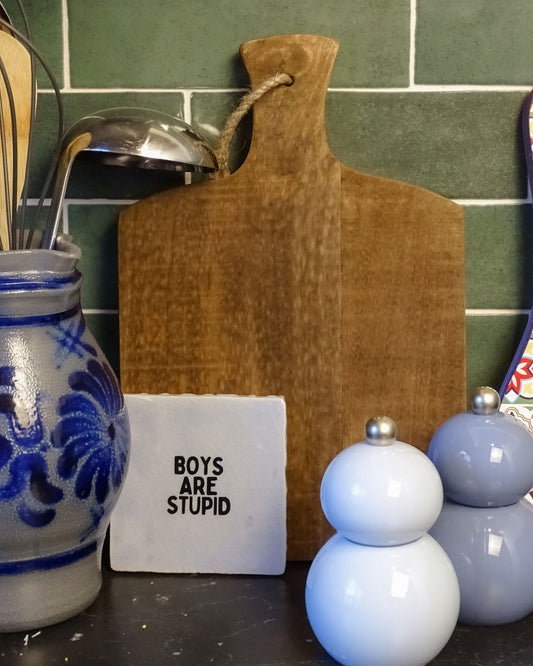 Donkere houten borrelplank
