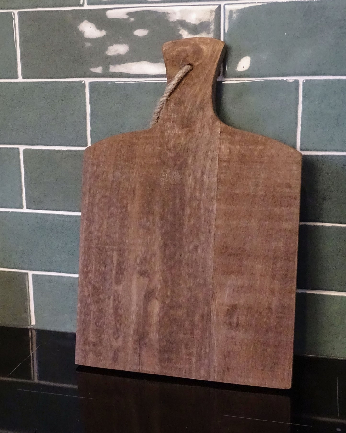 Donkere houten borrelplank